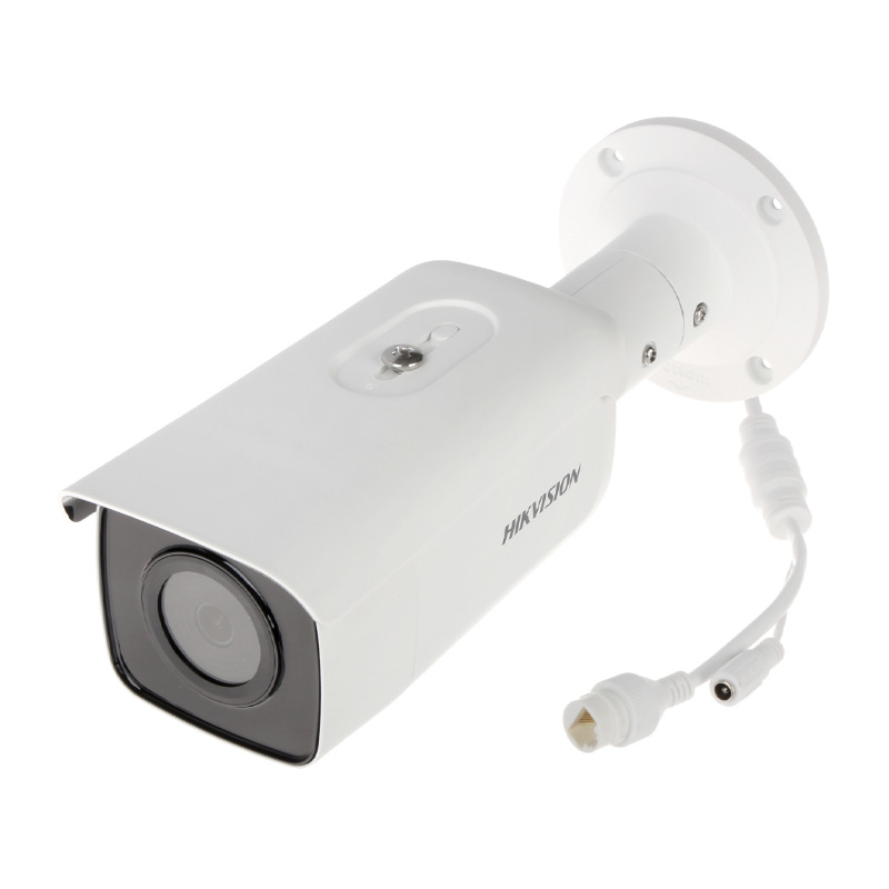 نما از بالای دوربین مداربسته هایک ویژن DS-2CD2T66G2-4I (4mm) به همراه کابل‌های آن