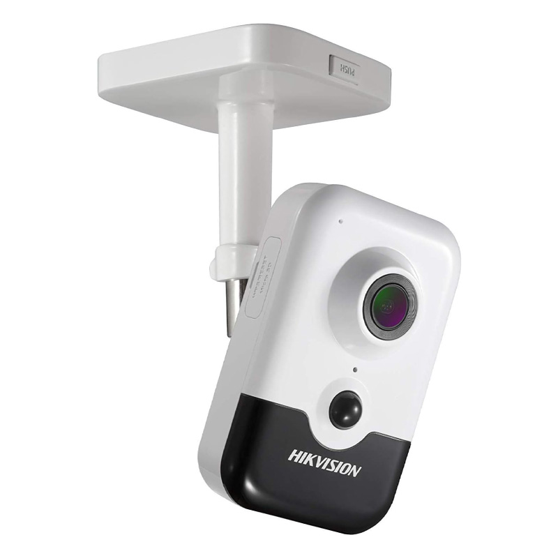دوربین مداربسته هایک ویژن DS-2CD2443G0-IW به سقف وصل شده است